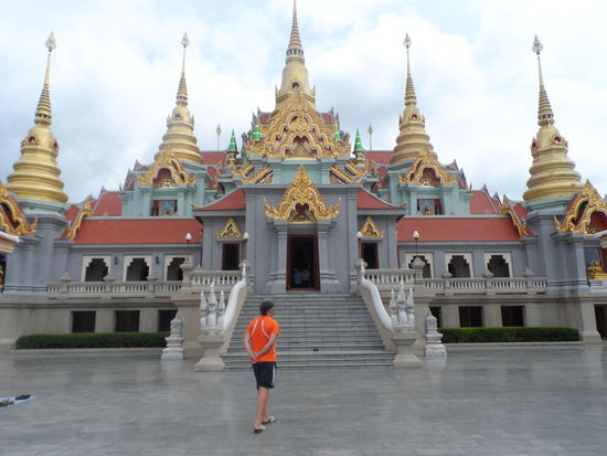 Der Tempel ist einer der berühmtesten in dieser Gegend und wird von den Thais sehr geschätzt.  In der offiziellen Einstufung ist es ein königlicher Tempel erster Klasse.