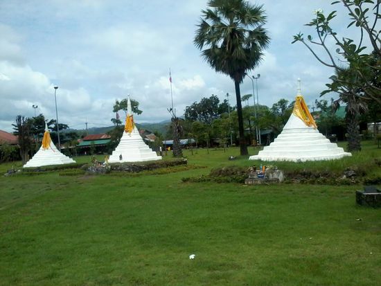 Die 3 Pagoden, die dem Grenzübergang nach Myanmar ihren Namen geben.