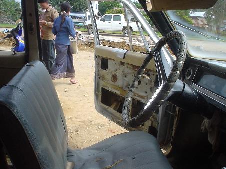 Unser Taxi auf laotisch...aaeeeehhhhmmm, chaotisch ?!