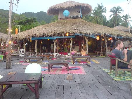 Tree House Lodge auf Ko Chang, unser Domizil, mit Tree Houses & Bungalows direkt am Meer. Hier haengen wir ab und geniessen ...einfach alles ...