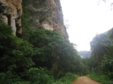 Krabi versetzt einen nicht zuletzt dank seiner gewaltigen Bergwelt immer wieder aufs Neue ins Staunen.