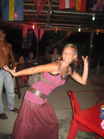 ...und welches...
Das ist uebrigens Faye aus England, unsere Langkawi-Reise-Gesellschaft. Sie ist mit uns hier angekommen, wohnt im gleichen GH und hat ihren Stay hier auch immer wieder verlaengert........weils so schee is und so viel Spass macht