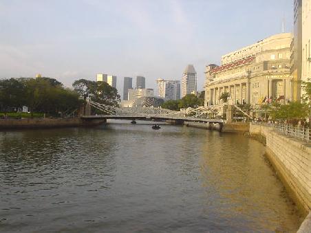 Der Singapore-River war frueher ein wichtiger Handelsplatz fuer Waren aus aller Welt.