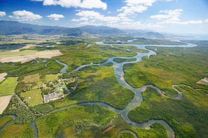 Ich war total hingerissen von dieser Landschaft.
Fresh water creeks, umgeben von Mangrovenwaeldern...