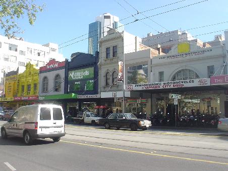 Melbourne hat soviel Stil & Charme. Hier vereinigt sich alt & neu, Historik & Moderne. Diese Stadt inspiriert und ueberwaeltigt und hat neben einem pulsierenden und bunten Tagestreiben natuerlich auch ein hervorragendes Nachtleben zu bieten....