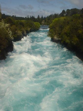 Flussauslaeufer der Huka Falls bei Lake Taupo.
