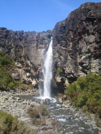 Die Mangawhero Falls am Auslaeufer der Berge.