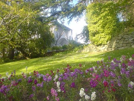 Und der wunderhuebsche kleine Stadtpark, mit Blick auf die Kathedrale.