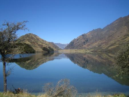 Wasserspiegelungen im Lake Moke.