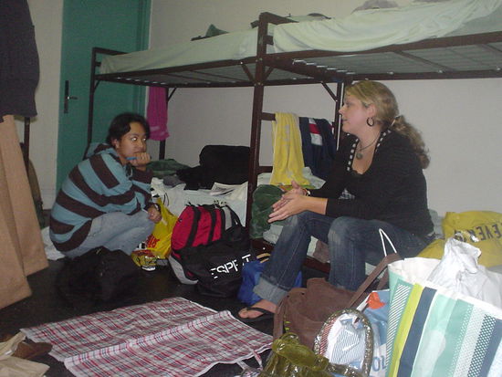 N.Y. im ueberfuellten Hostelzimmer. Roommate Sherley aus Australien hat uns mit ihrem Ozzi-Slang an vergangene &amp; erlebte  Zeiten erinnert...so schoen.