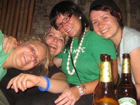 Unsere Fraenkischen Reiseabschnittsbegleitungen in Thailand und Laos. Sabine und Eva-Maria...wir haben selten soviel gelacht..ueber uns und miteinander. JUST A SPECIAL TIME!!