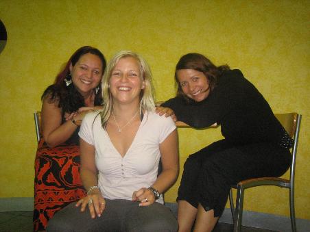 Dani & SILKE two, beim Abschied am Flughafen...
@Silke: leider nur eine kurze, aber ultra schoene Zeit mit dir und Dani verbracht. (Whitsundays; Ueberflutung; Talk & Kaffee-sessions) Good Luck in UK!