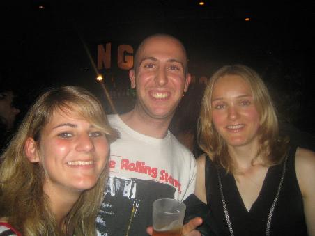 Mit Petra, Ben und Diane beim feiern im DingDong Club in Melbourne.