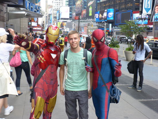 Hätten wir dem Typen links doch lieber nicht sagen sollen, dass wir aus Deutschland kommen?