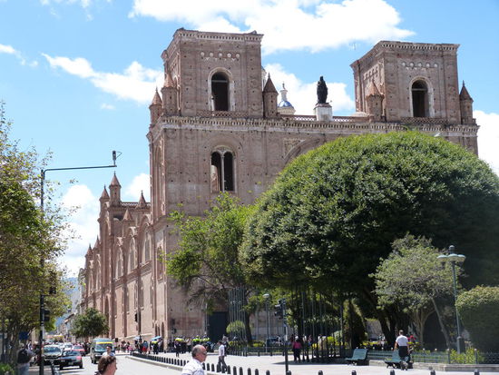 Kathedrale am Plaza Abdon Calderon