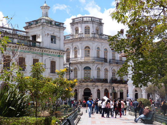 Plaza Abdon Calderon