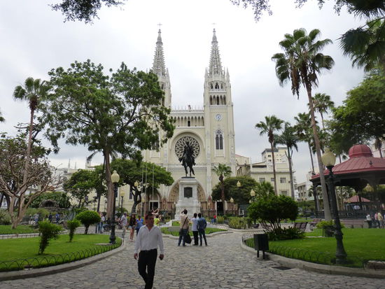 Parque Semenario mit Kathedrale im Hintergrund