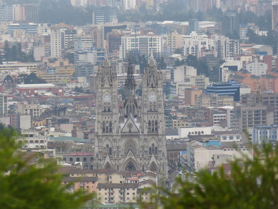Blick auf die Basilica vom el Panecillo