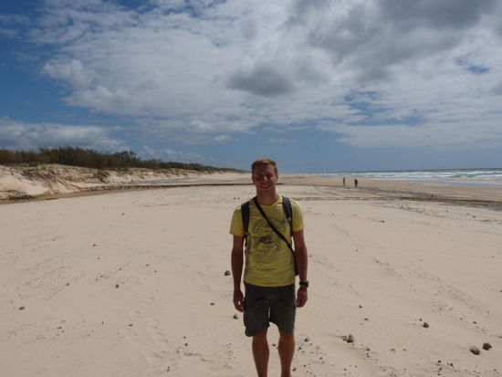 Marc am Strand von Fraser Island