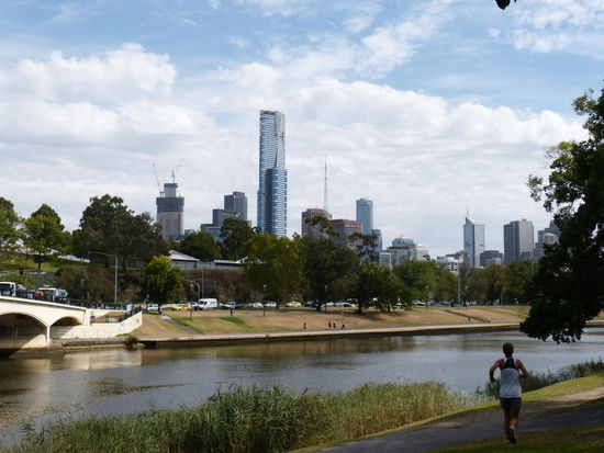 der südlich vom Zentrum gelegene Eureka Tower in der Mitte