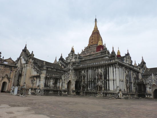 nicht restaurierte Seite der Ananda Pagode