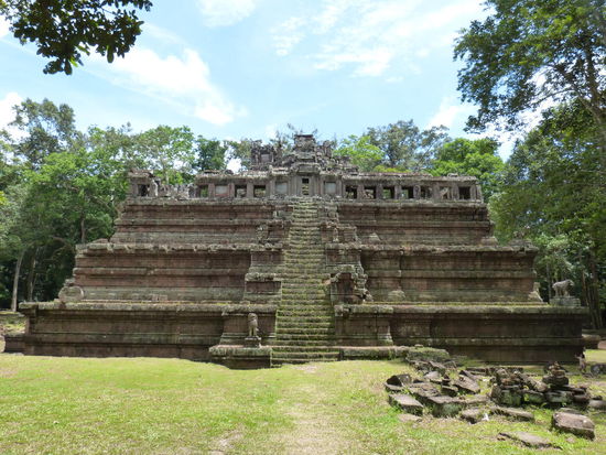 Der Phimeanakas Tempel (in Angkor Thom) ist...
