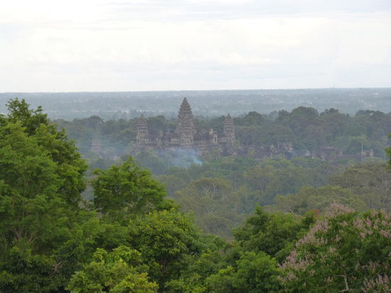 Blick auf Angkor Wat vom Phnom Bakheng