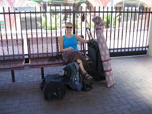 Ich in Perth beim warten auf den Zug zu meiner Wwoofing Familie.