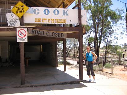 Ich in Cooktown. Ein Stop mit dem IndianPacific. An dem Tag waren es fast 50grad im Outback!