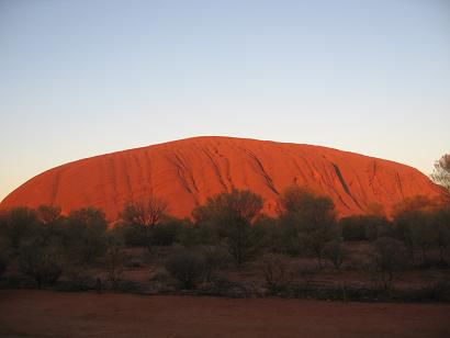 ULURU (Ayers Rock),
Die Farbe veraendert sich wirklich!!!!
Ein fuer mich magischer Stein ,
Sunrise