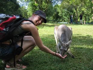 Heike (links) mit Kaenguruh (rechts), Kaenguruhs stehen auch auf meiner ....!