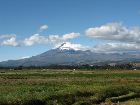 der Cotopaxi (auf der Busfahrt nach Latacunga)