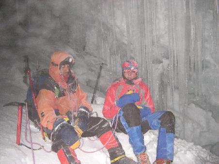 Pause im eis... Moritz (rechts) fix und fertig