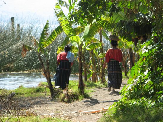 Einheimische auf dem Weg zum nicht touristischen Teil San Marcos