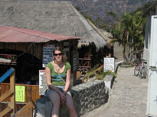 Kati an der Uferpromenade