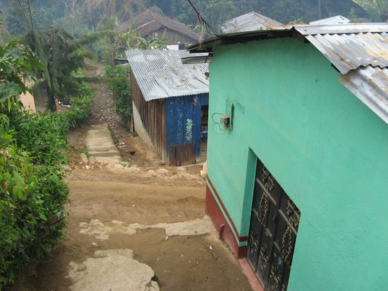 dichtgedraengt, die Baracken des armenviertels