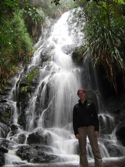 Einer der besagten Wasserfaelle, die wir auf unserem Spaziergang sahen.