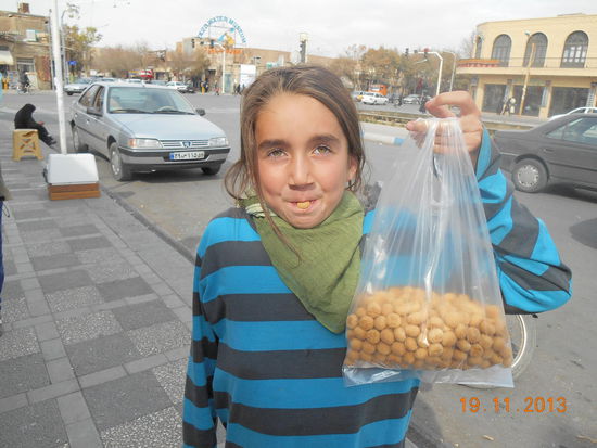 Hier eine Spezialität aus Yazd: kleine runde Kekse - gut für unterwegs