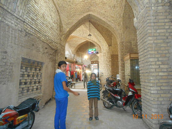 Schon wieder ein Basar und überall fahren diese Motorräder