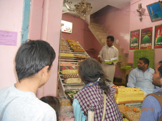 Zuckerbäcker in einer Gasse der Altstadt