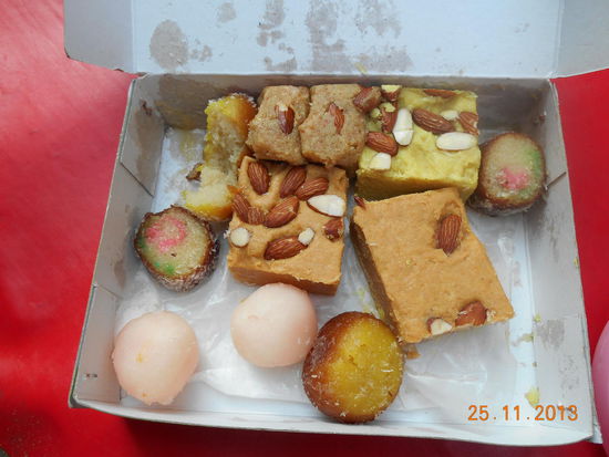 Unsere Ausbeute - ein bisschen Helva, süsse Grieskugeln und ??? - alles lecker