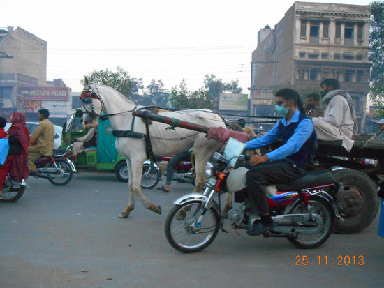 Ein paar Verkehrsteilnehmer - Atemschutz ist eigentlich keine schlechte Idee