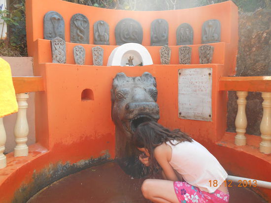 Unsere Wasserquelle gleich hinter dem Tempel