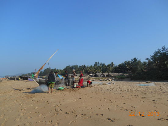 Das Fischerdorf, das schon durch eine lange Kette von Häufchen angekündigt wurde