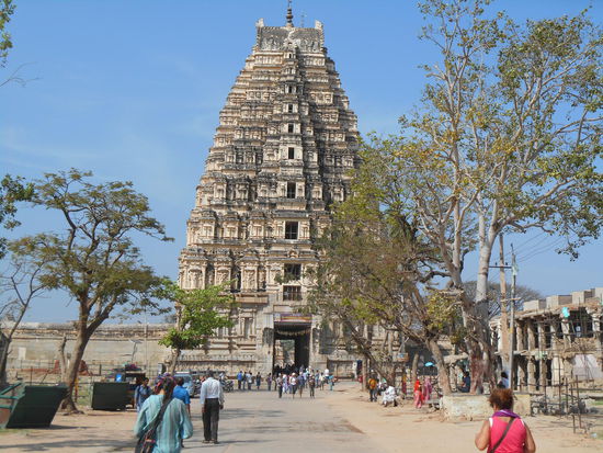 Der Virupaksha-Tempel am Eingang von Hampi-Village
