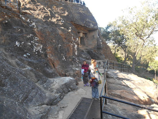 Höhlen ( eigentlich Häuser) in Fels gehauen