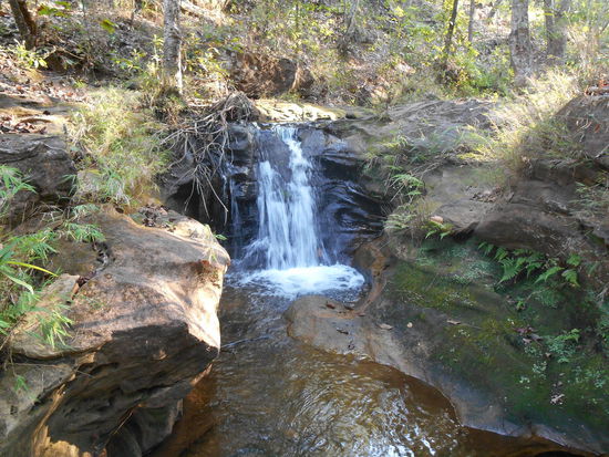Diesen kleinen Wasserfall haben wir auch ohne Ticket besucht.