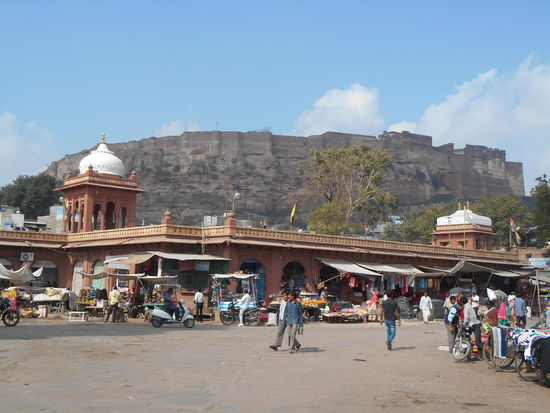 Der Basar am Uhrenturm