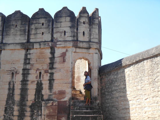 Die Mauer mit kleinen Aussichtstürmen