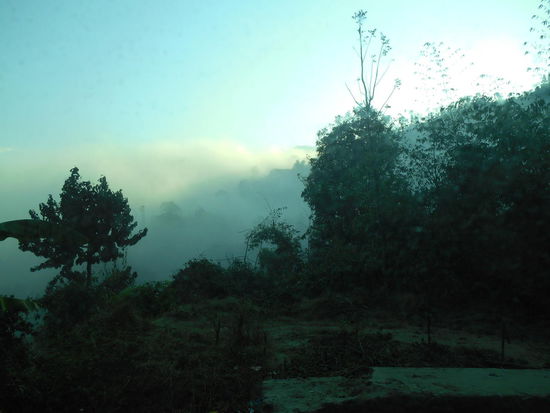 Noch sind wir zwischen grauen Wolken.